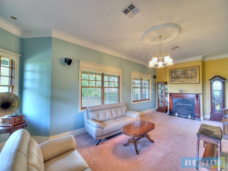 15 Equestrian Drive, Picton NSW 2571