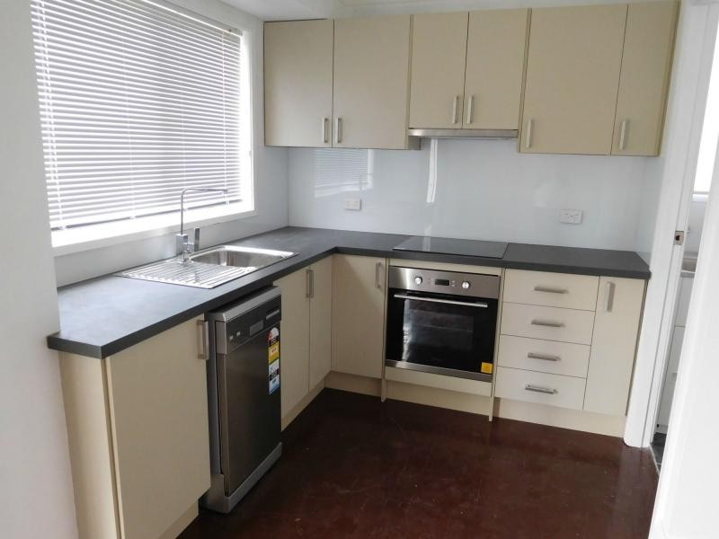 8 Elphin Street, Tahmoor NSW 2573