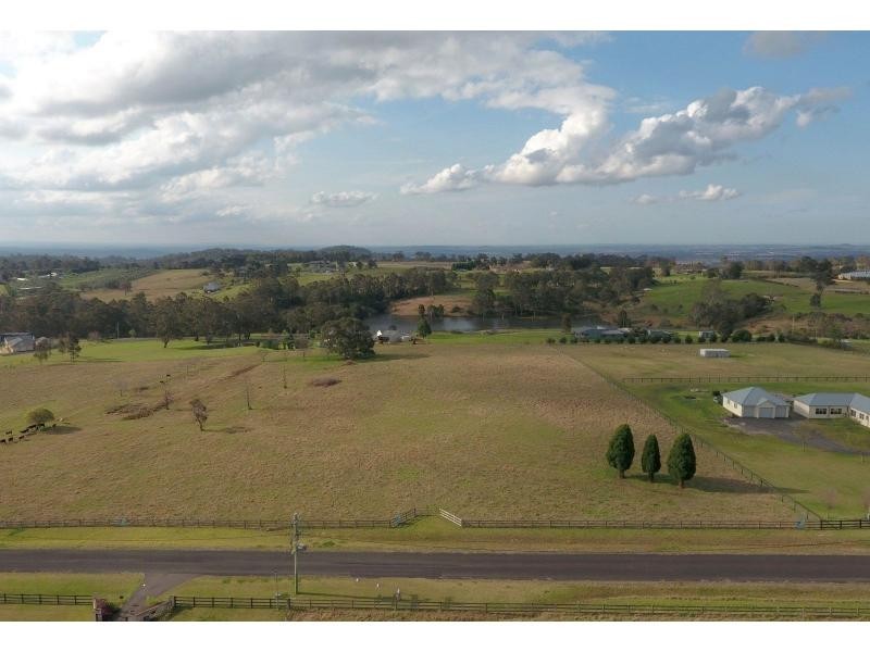 8 Crawford Creek Place, Razorback NSW 2571