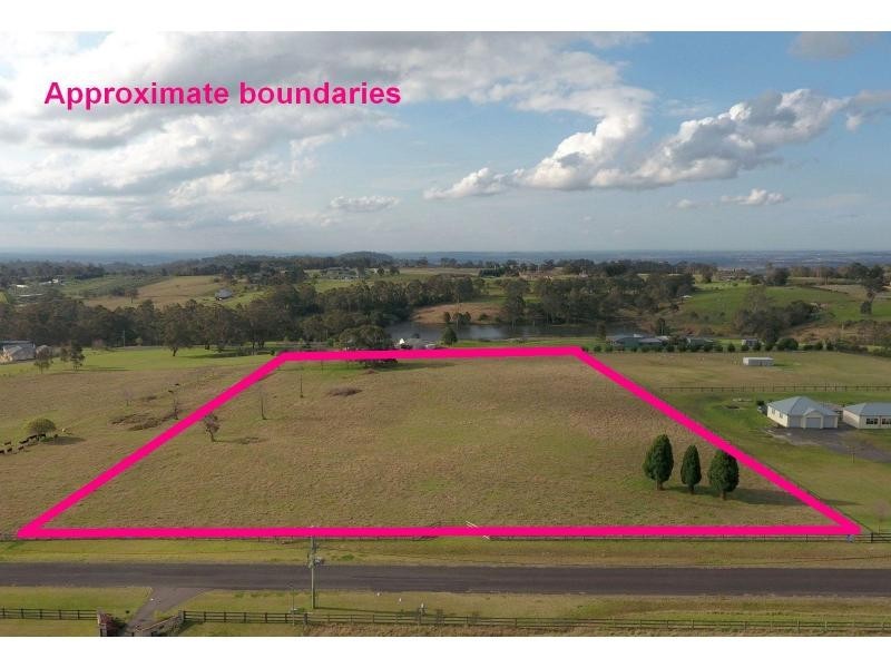 8 Crawford Creek Place, Razorback NSW 2571