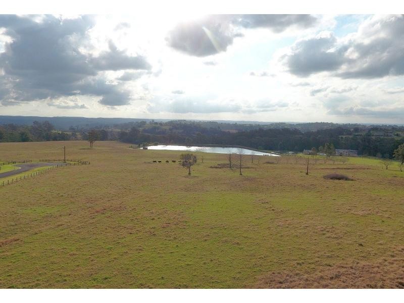 8 Crawford Creek Place, Razorback NSW 2571