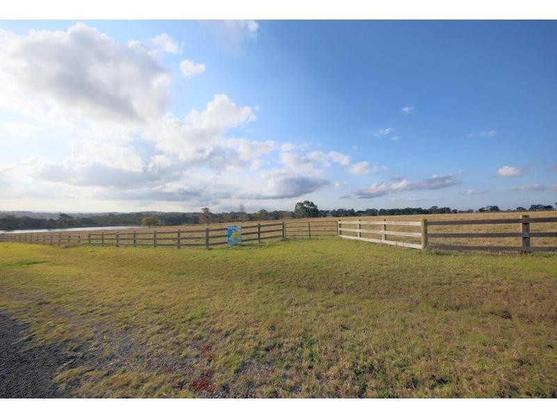 8 Crawford Creek Place, Razorback NSW 2571