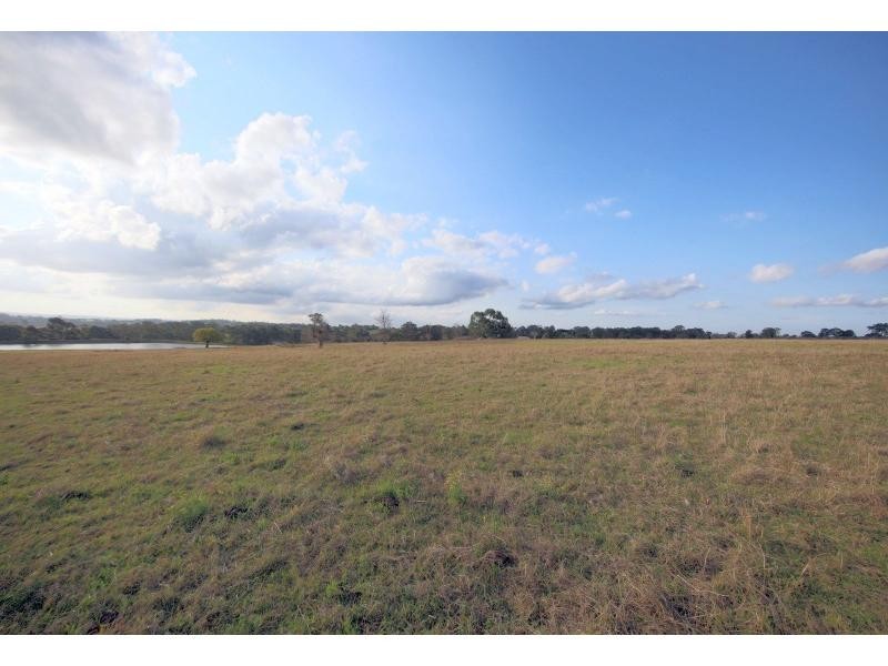 8 Crawford Creek Place, Razorback NSW 2571