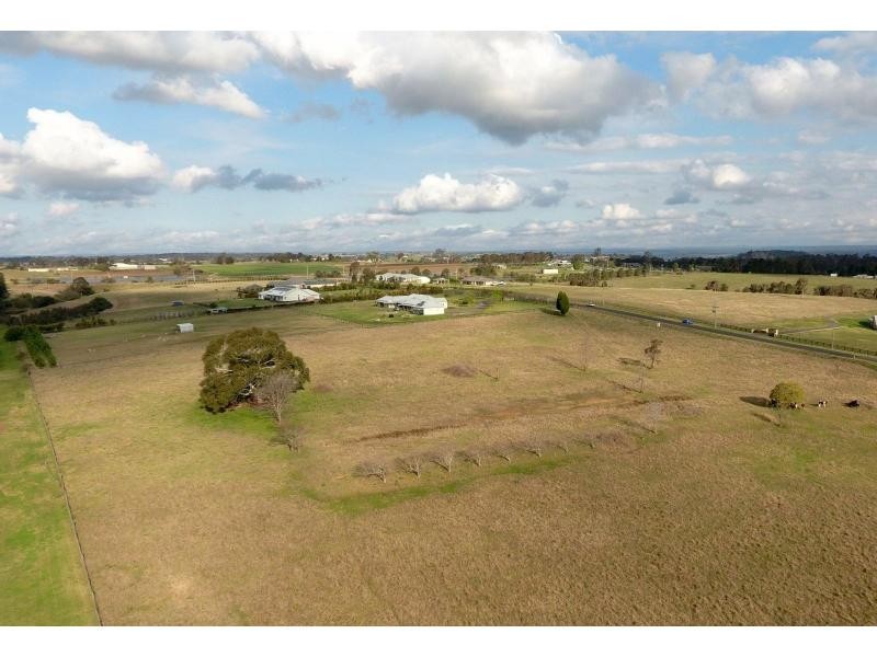 8 Crawford Creek Place, Razorback NSW 2571