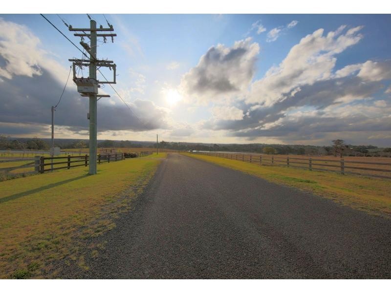 8 Crawford Creek Place, Razorback NSW 2571