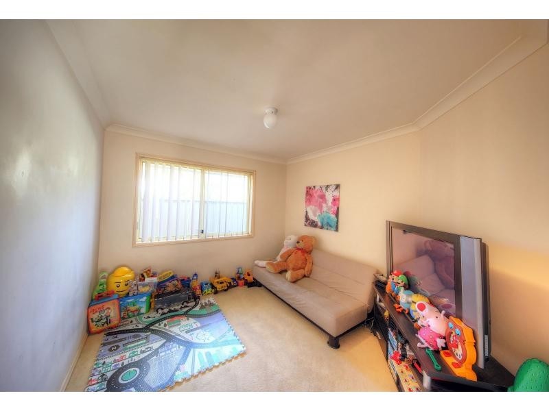 15 Solander Place, Mount Annan NSW 2567