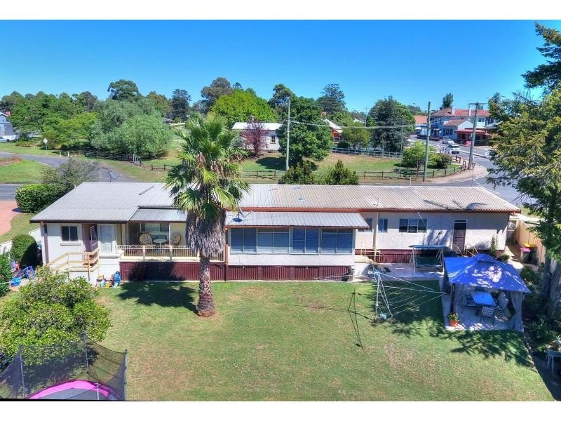 353 Thirlmere Way, Thirlmere NSW 2572