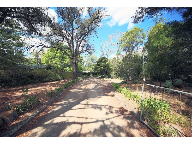 40 Nixon Rd, Thirlmere NSW 2572