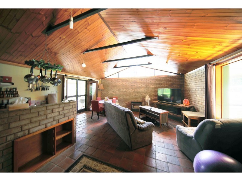 40 Nixon Rd, Thirlmere NSW 2572