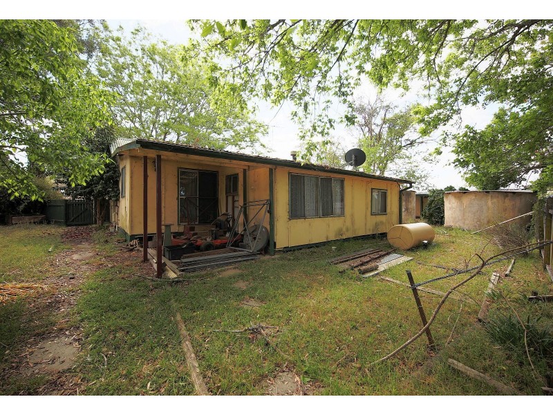 40 Nixon Rd, Thirlmere NSW 2572