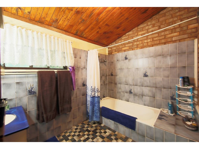 40 Nixon Rd, Thirlmere NSW 2572