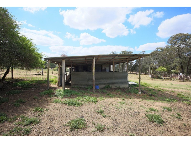 40 Nixon Rd, Thirlmere NSW 2572