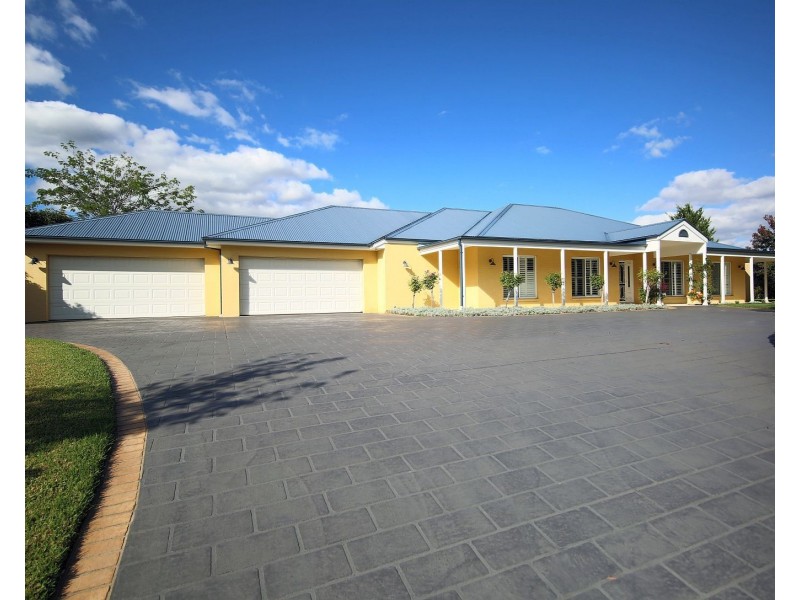 15 The Grange, Picton NSW 2571