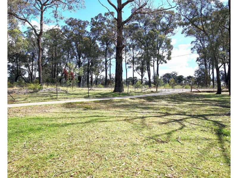 19 Mitchell Pl, Douglas Park NSW 2569