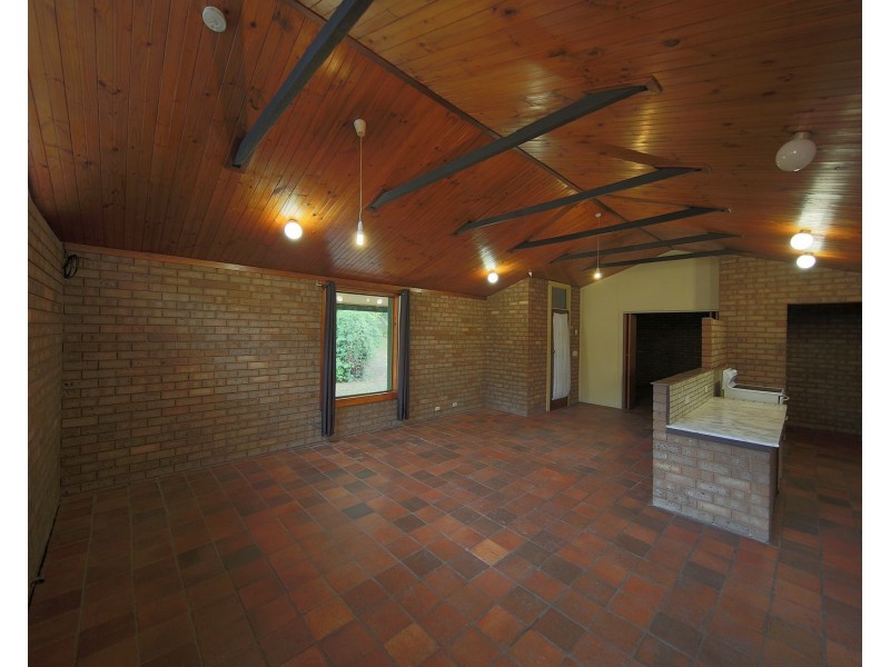 40 Nixon Rd, Thirlmere NSW 2572