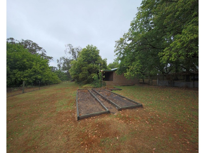 40 Nixon Rd, Thirlmere NSW 2572