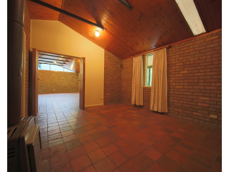 40 Nixon Rd, Thirlmere NSW 2572