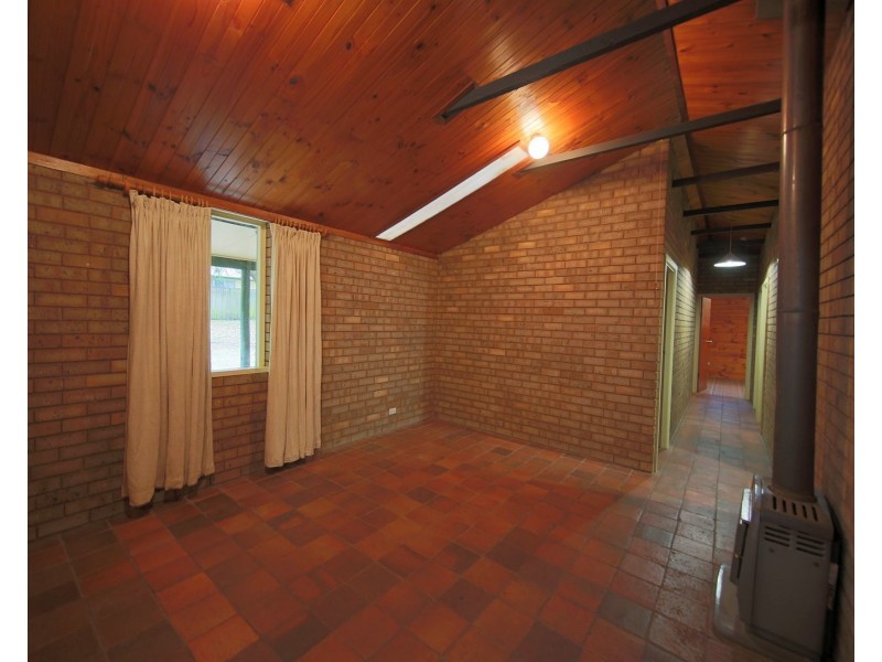 40 Nixon Rd, Thirlmere NSW 2572