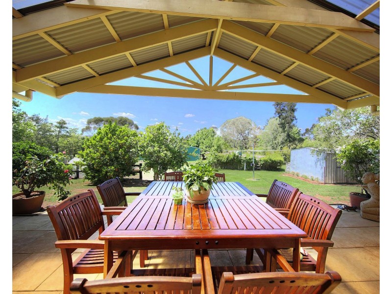 35 McWilliam Dr, Douglas Park NSW 2569