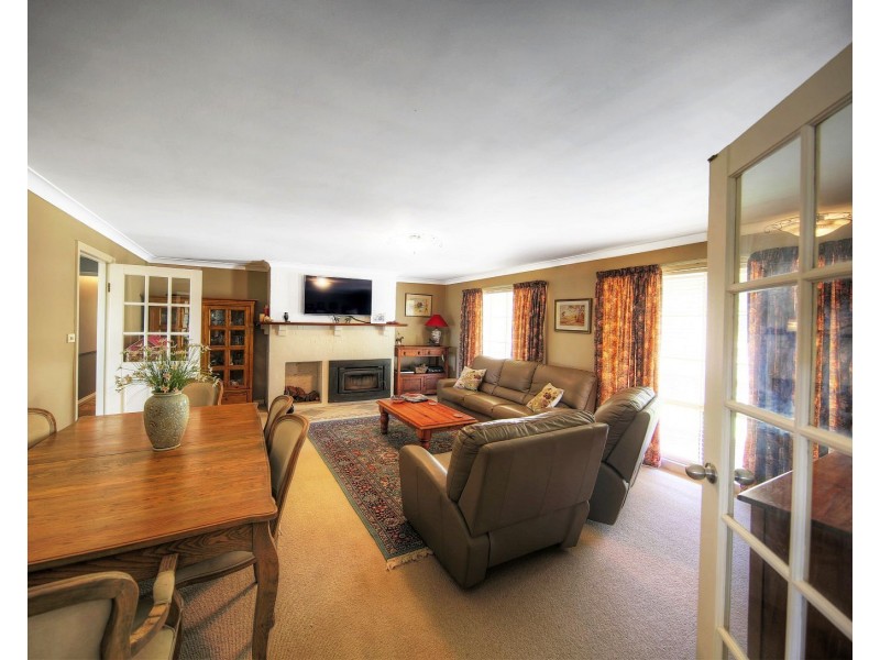 35 McWilliam Dr, Douglas Park NSW 2569