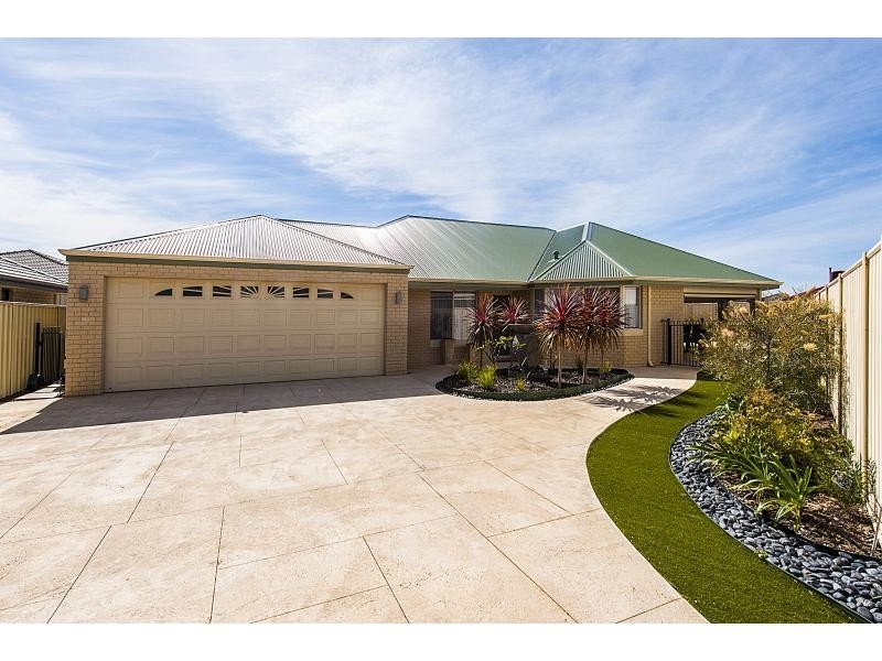 6 Dyer Lane, Lakelands WA 6180