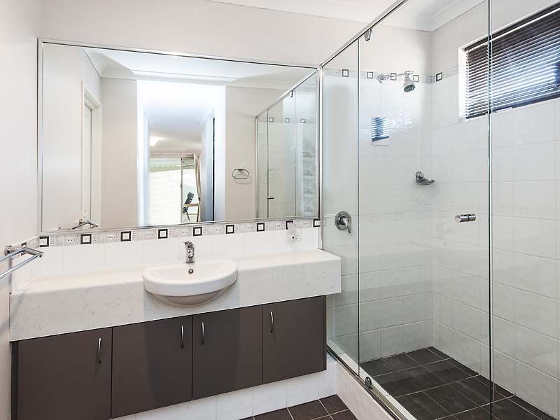 6 Dyer Lane, Lakelands WA 6180