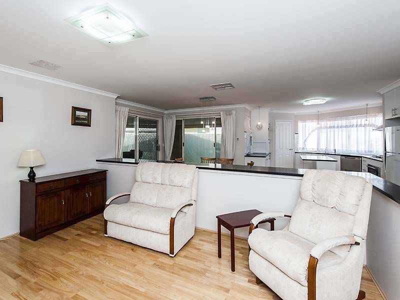 6 Dyer Lane, Lakelands WA 6180