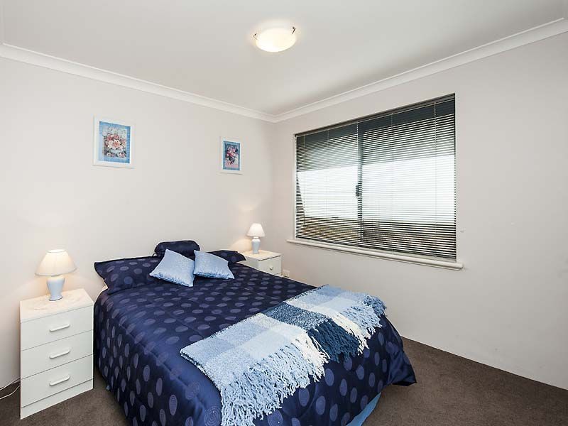 6 Dyer Lane, Lakelands WA 6180