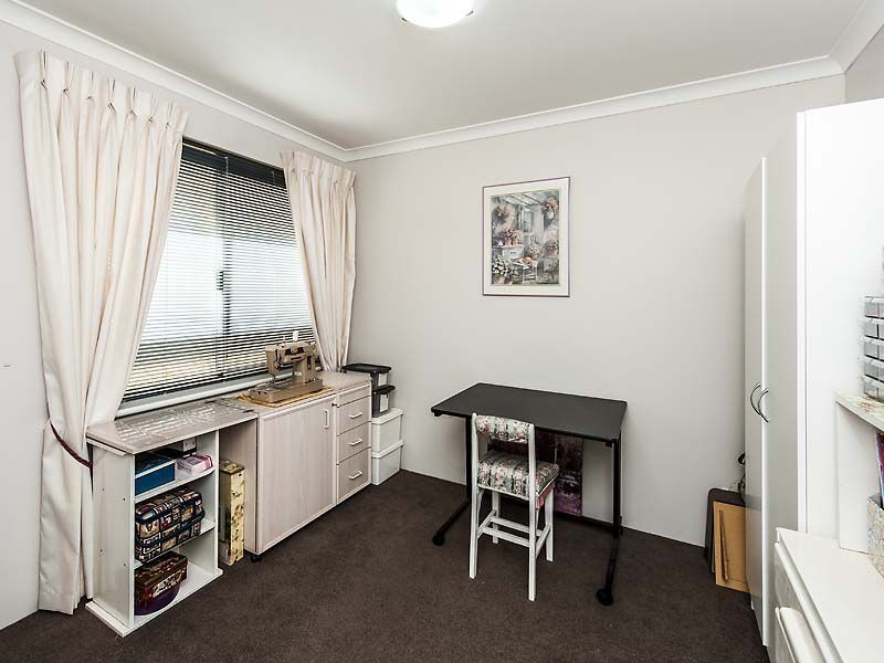 6 Dyer Lane, Lakelands WA 6180