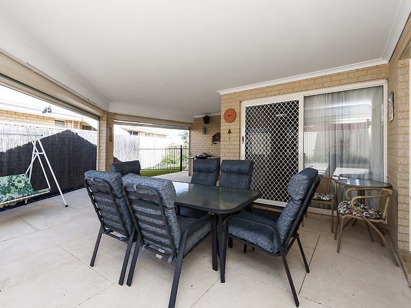 6 Dyer Lane, Lakelands WA 6180