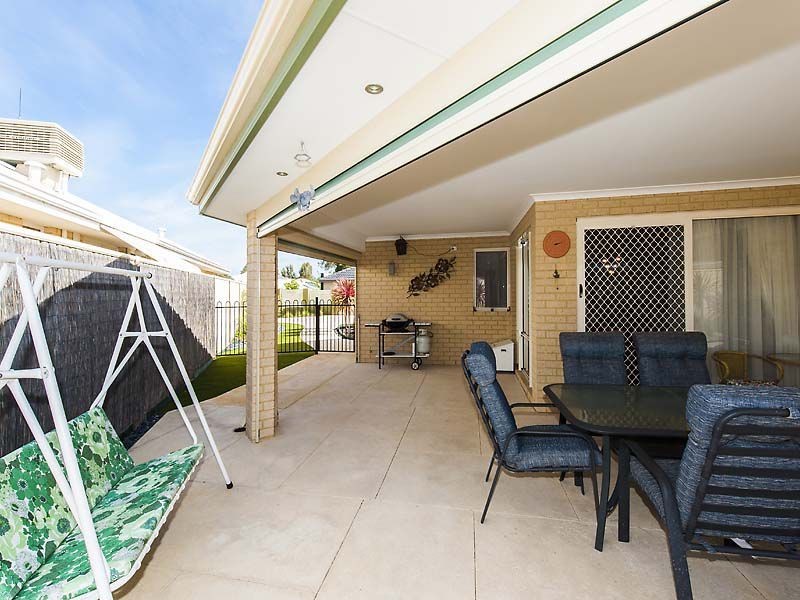 6 Dyer Lane, Lakelands WA 6180