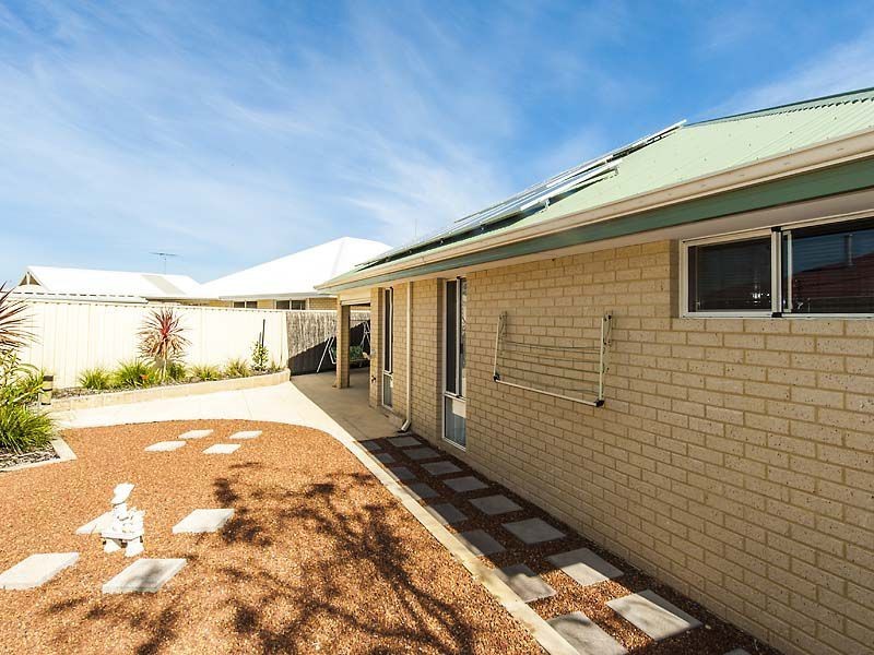 6 Dyer Lane, Lakelands WA 6180