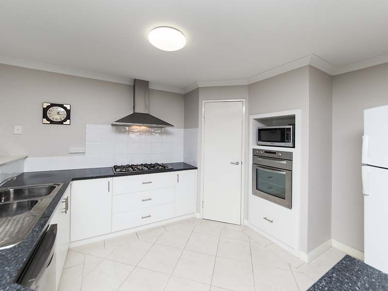 354 Oakmont Avenue, Meadow Springs WA 6210