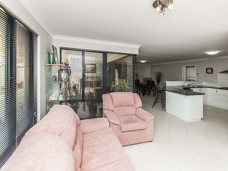 354 Oakmont Avenue, Meadow Springs WA 6210