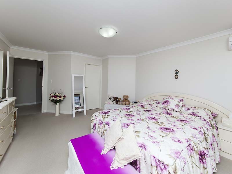 354 Oakmont Avenue, Meadow Springs WA 6210