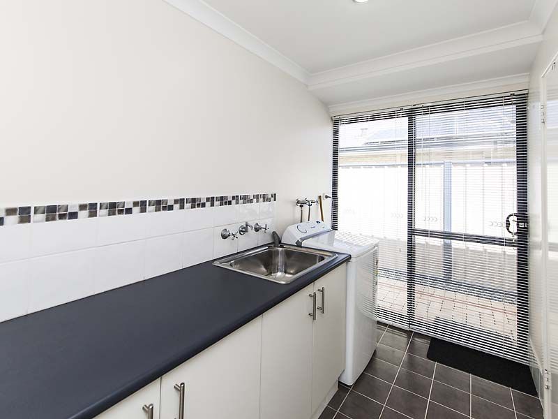 354 Oakmont Avenue, Meadow Springs WA 6210