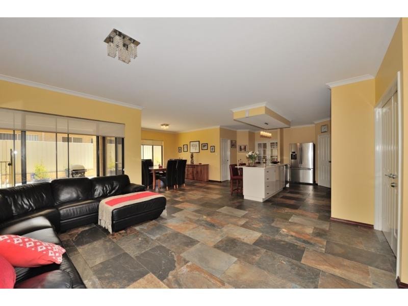 9 Arpenteur Turn, Madora Bay WA 6210