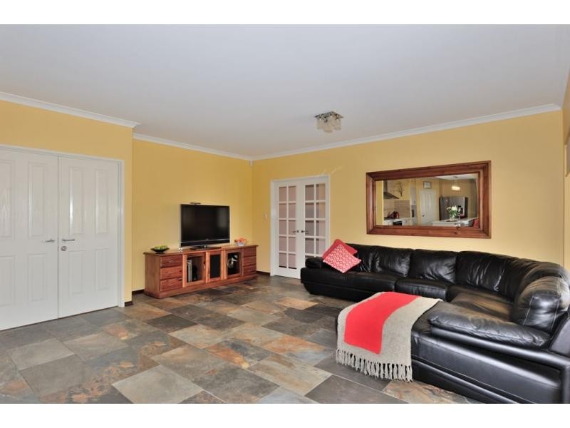 9 Arpenteur Turn, Madora Bay WA 6210