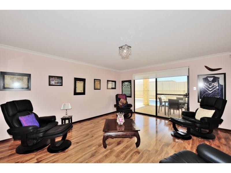 9 Arpenteur Turn, Madora Bay WA 6210