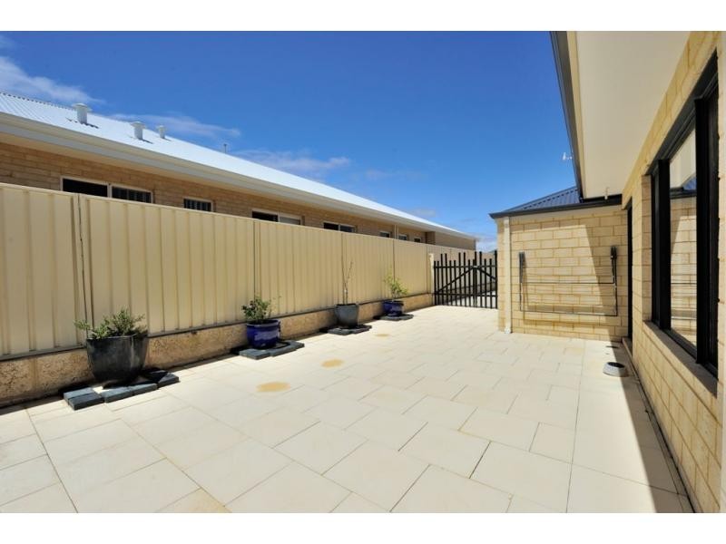 9 Arpenteur Turn, Madora Bay WA 6210