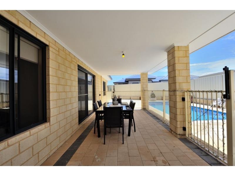 9 Arpenteur Turn, Madora Bay WA 6210