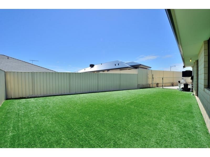 9 Arpenteur Turn, Madora Bay WA 6210