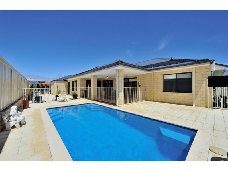 9 Arpenteur Turn, Madora Bay WA 6210