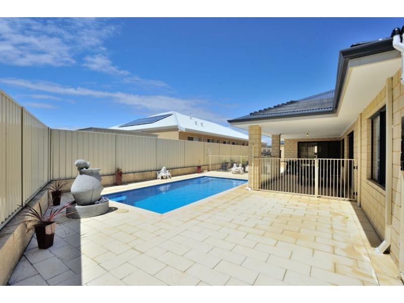 9 Arpenteur Turn, Madora Bay WA 6210