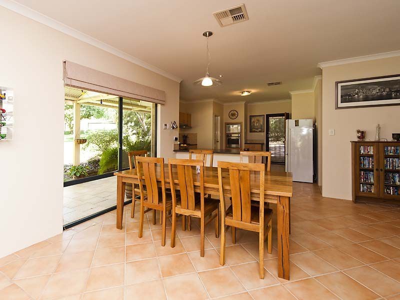 16 Tincombe Grove, Baldivis WA 6171