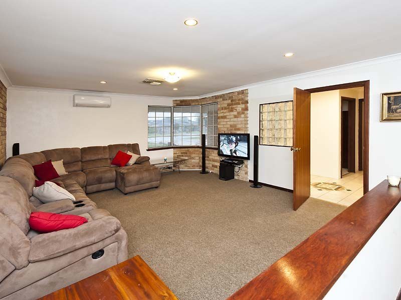 19 Hawker Street, Safety Bay WA 6169