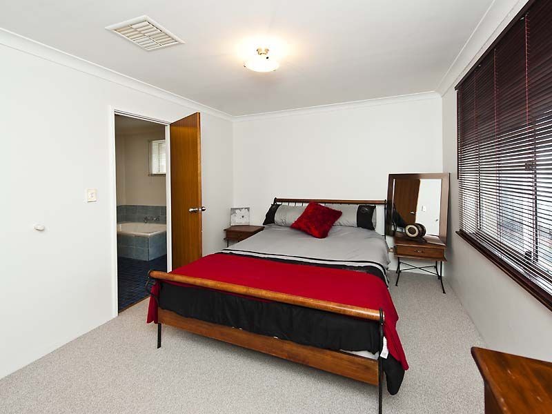 19 Hawker Street, Safety Bay WA 6169