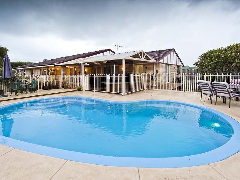 19 Hawker Street, Safety Bay WA 6169