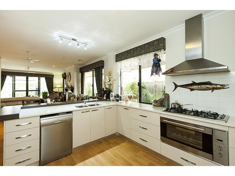 5 Shaftesbury Way, Wellard WA 6170