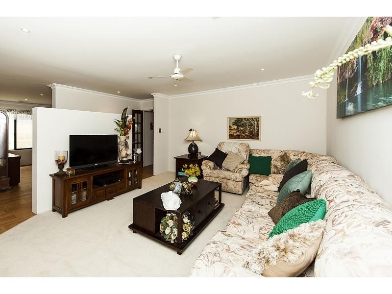 5 Shaftesbury Way, Wellard WA 6170